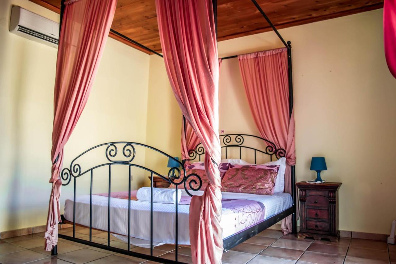Niriides Villas Old Listing Herszonisszosz Kültér fotó