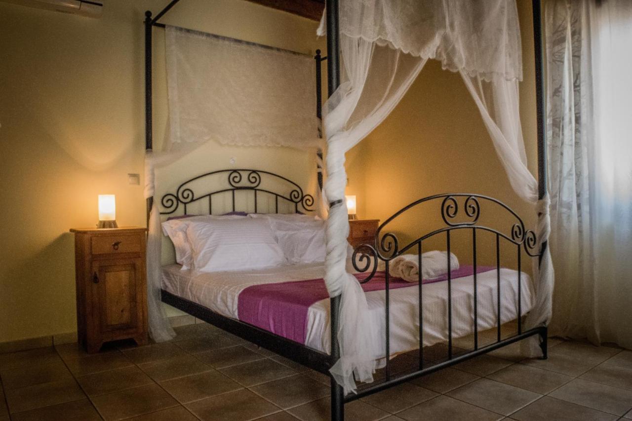 Niriides Villas Old Listing Herszonisszosz Kültér fotó