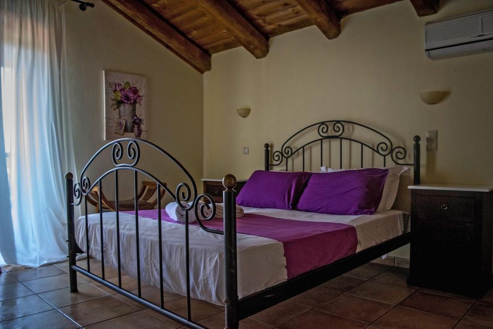 Niriides Villas Old Listing Herszonisszosz Kültér fotó